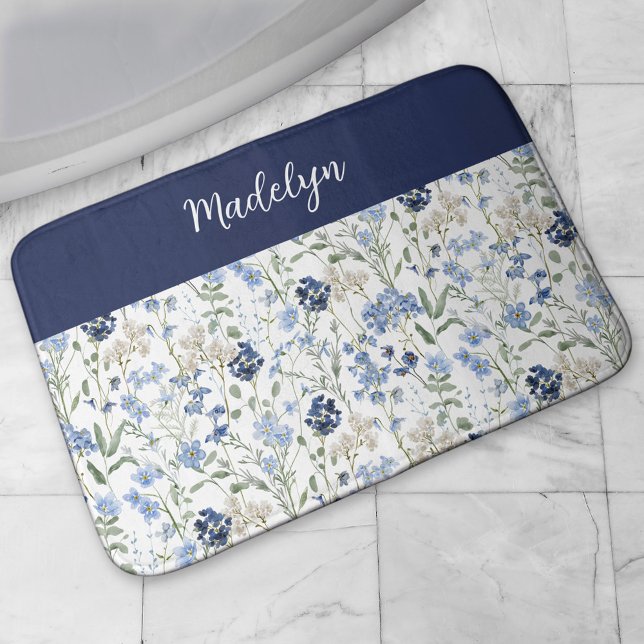 Blue Watercolor Wildflower Monogram Name Badematte (Von Creator hochgeladen)