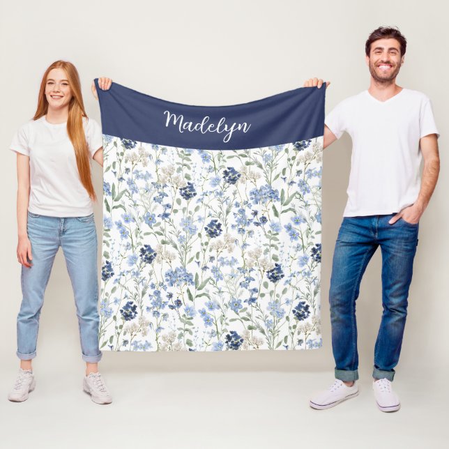 Blue Watercolor Wildflower Monogram Name Fleecedecke (Beispiel)