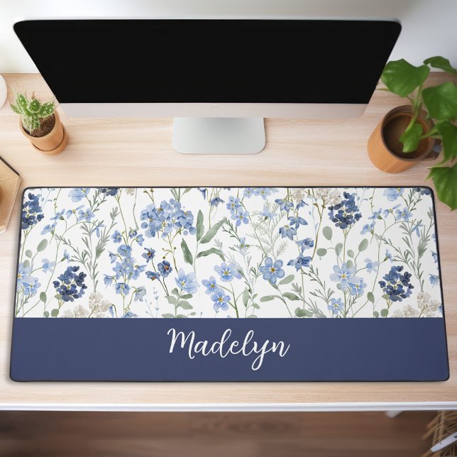 Blue Watercolor Wildflower Monogram Name Schreibtischunterlage (Von Creator hochgeladen)