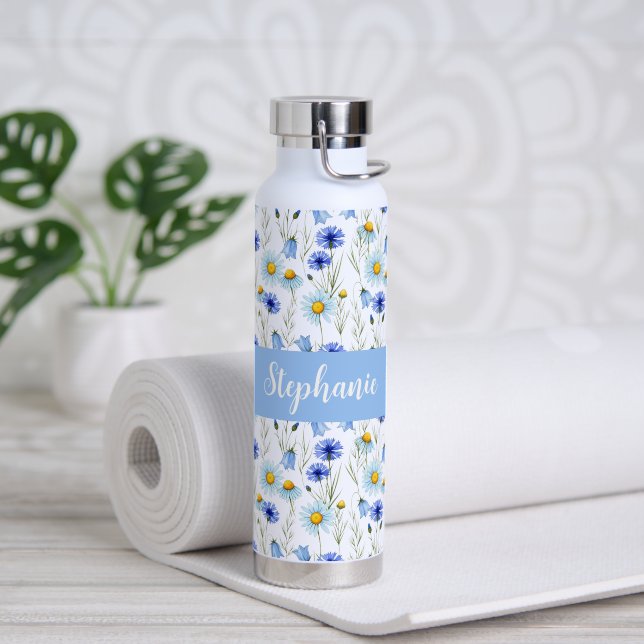Blue Watercolor Wildflower Monogram Name Trinkflasche (Yoga (gedreht))