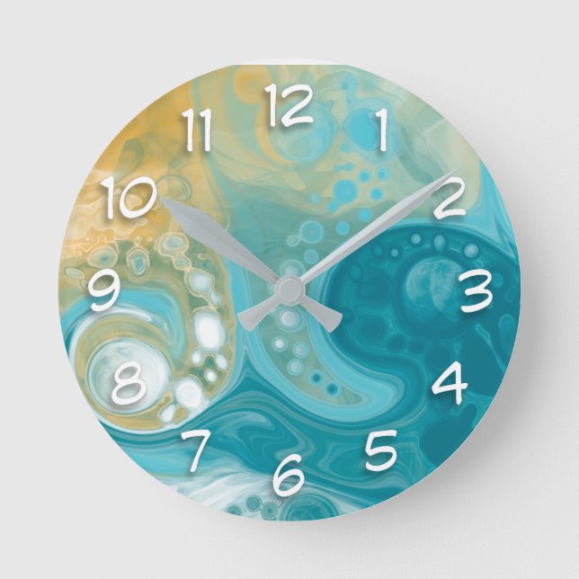 Blue Waves und Sandy Brown Fluid Art Runde Wanduhr (Vorderseite)