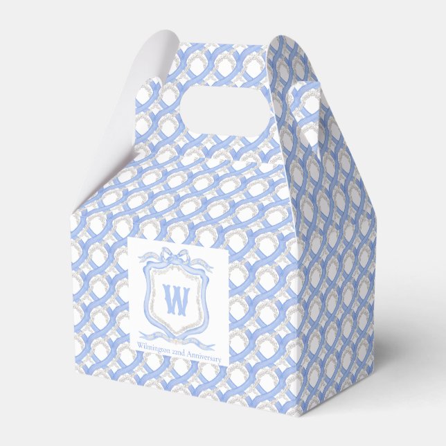 Blue Wedgewood Coquette Grandmillennial Monogram Geschenkschachtel (Vorderseite)