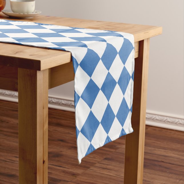 Blue White Checker Diamond Pattern Kurzer Tischläufer (Beispiel)