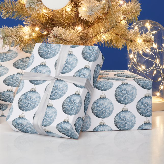Blue White Christmas Snowflakes Ornamente Geschenkpapier (Feiertage)