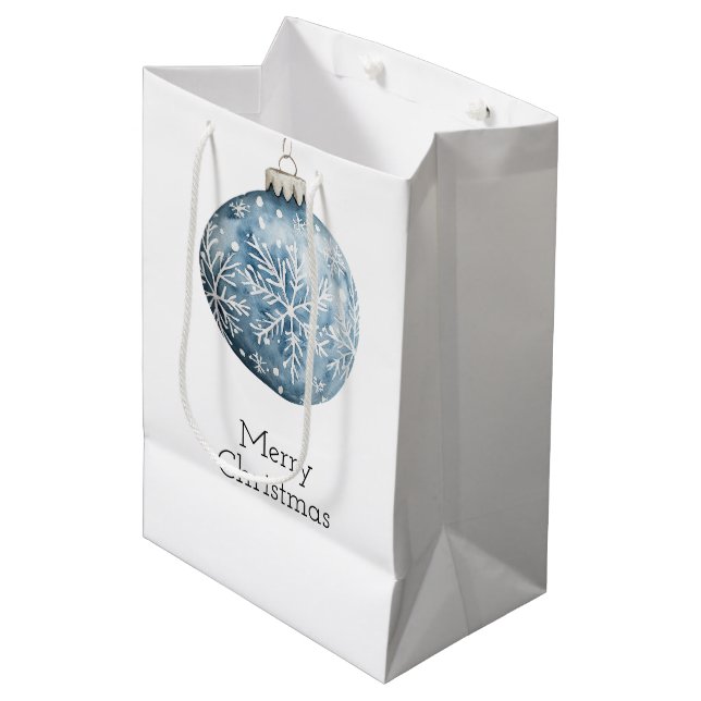 Blue White Christmas Snowflakes Ornamente Mittlere Geschenktüte (Vorderseite Schrägansicht)