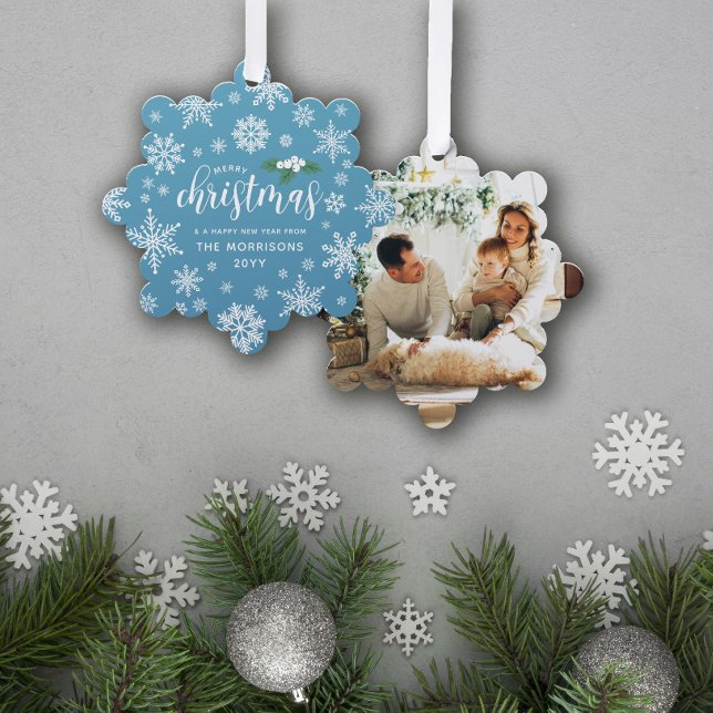 Blue White Holly Snowflakes Frohe Weihnachts-Foto Ornament Karte (Von Creator hochgeladen)