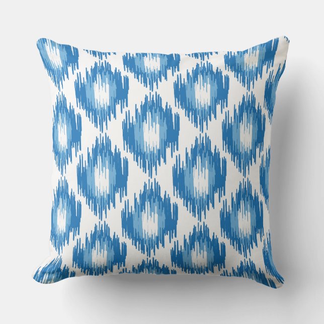 Blue White Ikat Ogee Art Pattern Kissen (Vorderseite)