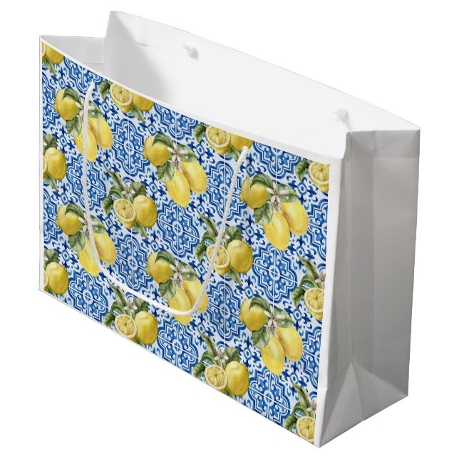 Blue White Lemon Tile Mediterranean Pattern Große Geschenktüte (Vorderseite Schrägansicht)