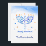 Blue & White Menorah Candles mit Hanukkah Wünschen Dankeskarte<br><div class="desc">Ein elegantes blau-weiß-Design mit Menorah-Kerzen und einer Happy Hanukkah-Nachricht für Ihre Lieben.</div>