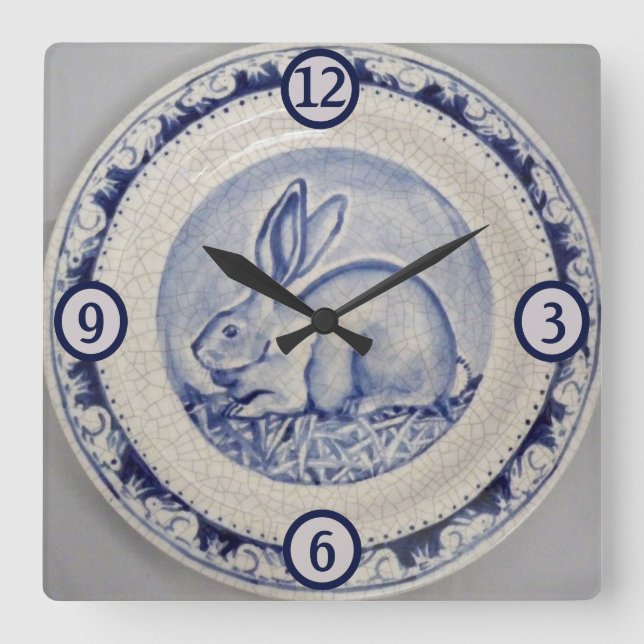 Blue & White Rabbit Bunny Pottery China Dedham Art Quadratische Wanduhr (Vorderseite)