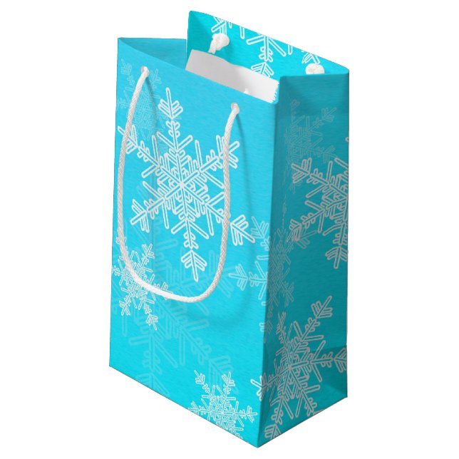 Blue White Snowflakes Minimalistisch Weihnachten Kleine Geschenktüte (Rückseite Schrägansicht)