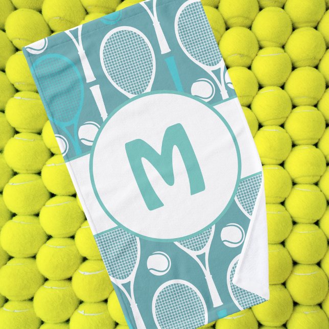 Blue & White Tennis Rackets Balls Player Name Nied Handtuch (Von Creator hochgeladen)