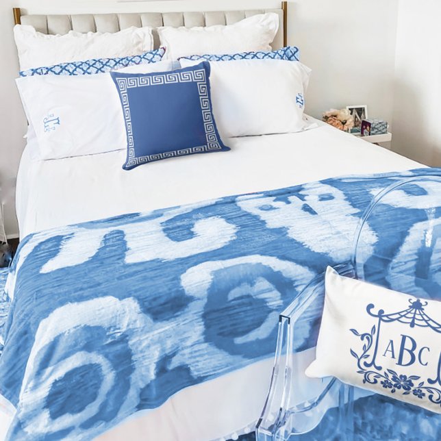 Blue & White Tribal Ikat Fleecedecke (Von Creator hochgeladen)