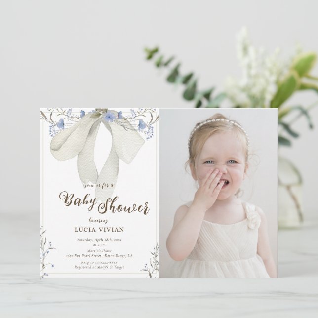 Blue Wildblumen Coquette Bow Foto Babydusche Einladung (Stehend Vorderseite)
