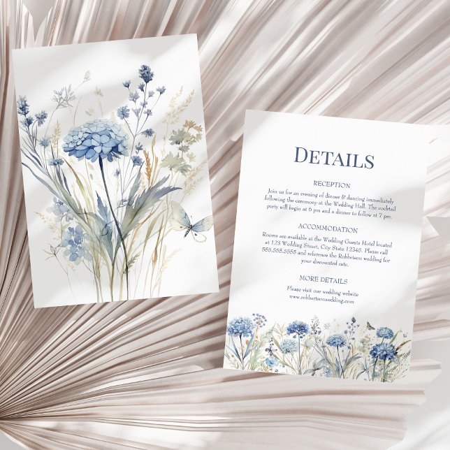 Blue Wildblumen - Eintrittskarte für Hochzeitdetai Einladung (Blue Wildflowers Wedding Details Enclosure Card on a sunny dry palm leaf.)
