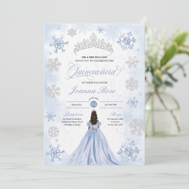 Blue Winter Wonderland Snowflake Quinceanera Einladung (Stehend Vorderseite)