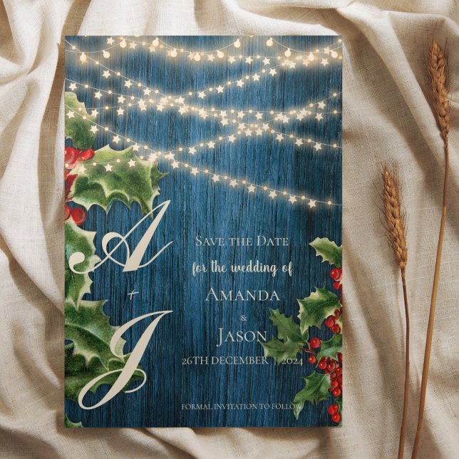 Blue Wood Monogram WeihnachtsWedding Save the Date Ankündigungspostkarte (Blue Wood Monogram Christmas Wedding Save The Date Announcement Postcard)