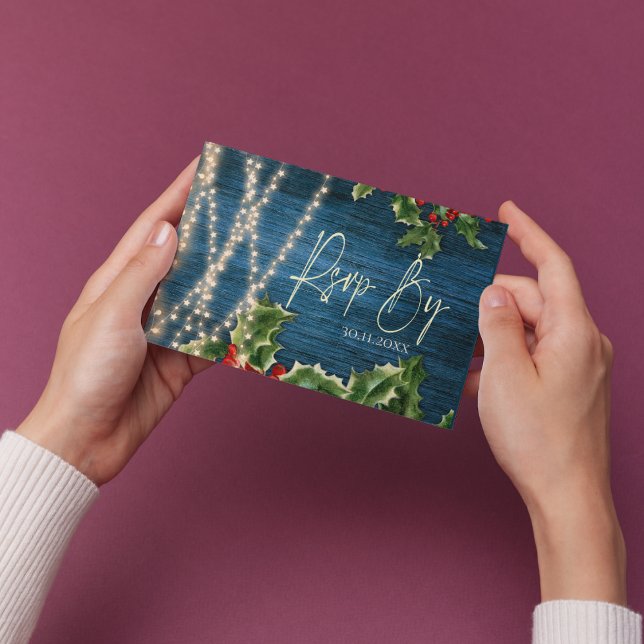 Blue Wood String Lights Weihnachtszeit RSVP Karte (Blue Wood String Lights Christmas Wedding RSVP )