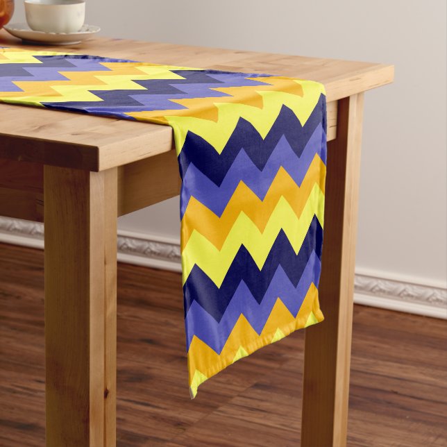 Blue Yellow Gold Chevrons Große Tischläufer (Beispiel)