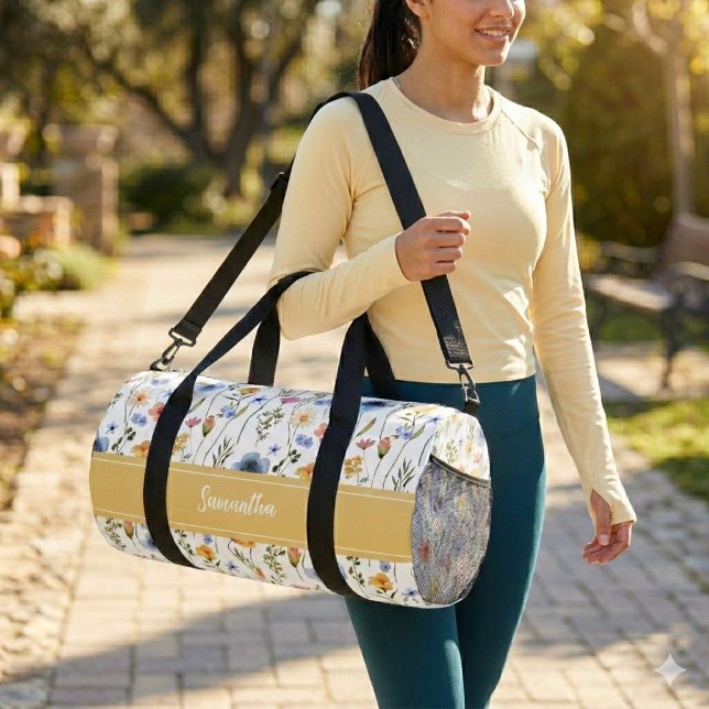 Blue Yellow Pink Watercolor Wildflower Monogram Duffle Bag (Von Creator hochgeladen)