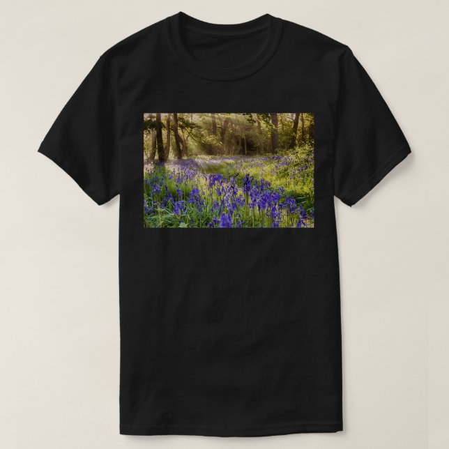 Bluebells Woodland Path with glowing sunrise light T-Shirt (Design vorne)
