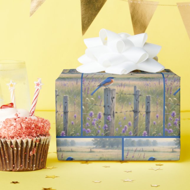 Bluebird auf dem "Country Fencing Post" Geschenkpapier (Geburtstagsparty)