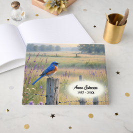 Bluebird auf einem Zaunplan für Gedenkdienst Gästebuch