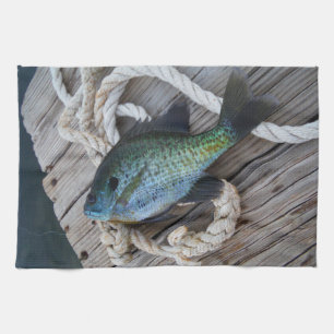 Bluegill auf Dock Küchentuch