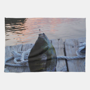 Bluegill bei Sonnenuntergang Lake Arrowhead Handtuch