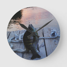 Bluegill bei Sonnenuntergang Lake Arrowhead Runde Wanduhr