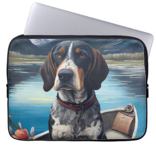 Bluetick Coonhound auf einem Paddel: Ein landschaf Laptopschutzhülle