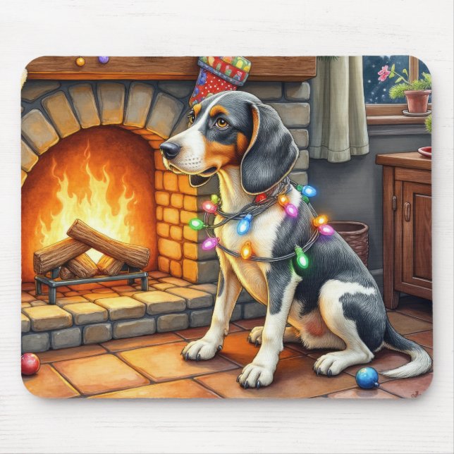 Bluetick Coonhound Fireplace with Christmas Lights Mousepad (Vorne)