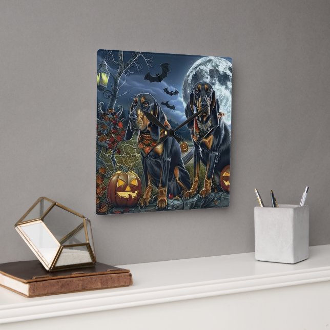 Bluetick Coonhound Halloween Spooky Quadratische Wanduhr (Büro)