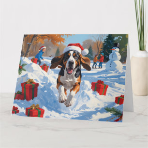 Bluetick Coonhound läuft im Schnee mit Weihnachten Karte