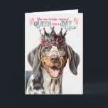 Bluetick Coonhound Queen for Day Funny Birthday Karte<br><div class="desc">Eine Krone,  die für eine Königin in aquamarinen Farbtönen mit botanischen Nylons in tiefer Rose passt,  sieht auf dieser Geburtstagskarte mit einem Bluetick Coonhound-Hund hervorragend aus.</div>