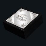Blüh Diamond 60. Hochzeitstag Geschenkboxen<br><div class="desc">Ein Digitalbcon-Design mit platinsilberfarbenem Design und geblüht Design-Design mit einer Vielzahl von individuellen Bildern, Formen, Mustern, Stilen und Schriftart in dieser einzigartigen "Geblüht Diamond 60th Wedding Anniversary"-Geschenkboxen. Dieses ansprechende und elegante Design macht das perfekte Geschenk für das perfekte Paar, um diesen Meilenstein Jahrestag zu erreichen! Was für ein besseres, Erinnerungen...</div>