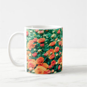 Blühende Blume im Gartenherbst, Kaffeetasse