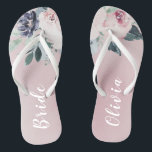 Blühende botanische Errötung Personalisierter Blüt Flip Flops<br><div class="desc">Botanische Blumen und Grünpflanzen in Rosa und Marineblau,  elegant und romantisch,  große personalisierte Geschenke für Braut</div>