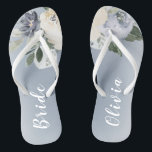 Blühende botanische staubblaue personalisierte Bra Flip Flops<br><div class="desc">Botanische Blüten und Grünpflanzen in sanft gelb,  staubblau und grau,  elegant und romantisch,  großartige personalisierte Geschenke für Braut</div>