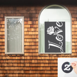 Blühende Liebe: Typografie mit floraler Drehung Fensteraufkleber