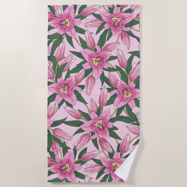 Blühende Lilien in Pastellrosa Strandtuch (Vorderseite)