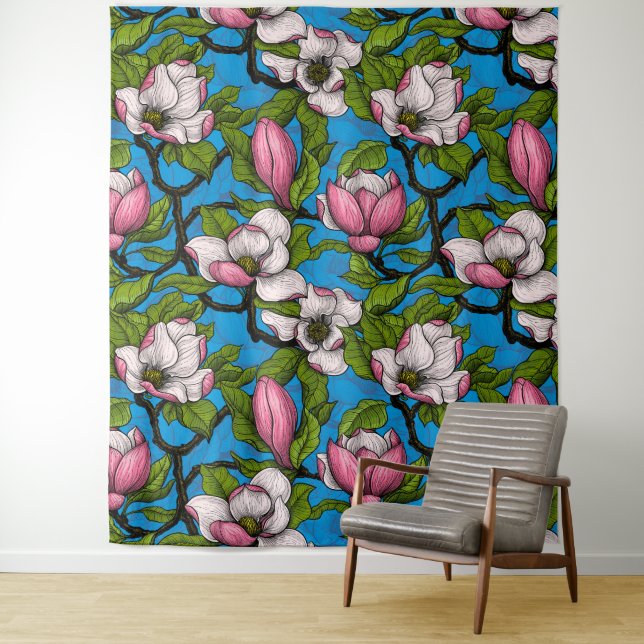 Blühende Magnolie auf blau Wandteppich (Beispiel)