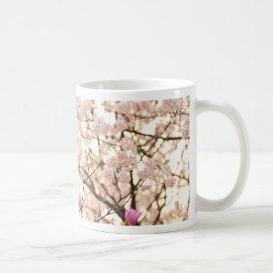 Blühende rosa Lila Magnolias-Frühlingsszene Blume Tasse