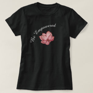 Blühende Rosa Lotus Wasserlilie auf Schwarz Inspir T-Shirt