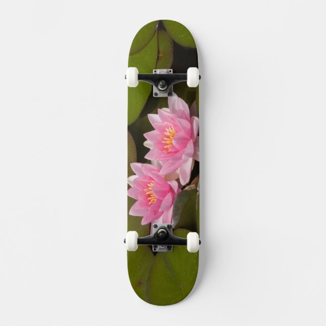 Blühende Seerosen Skateboard (Vorderseite)