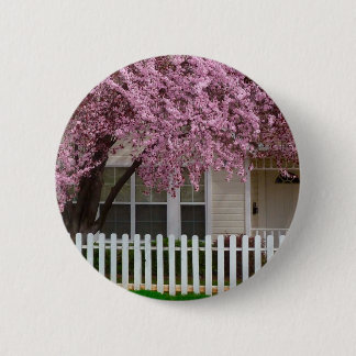 Blühender Baum in den Vorstädten Button