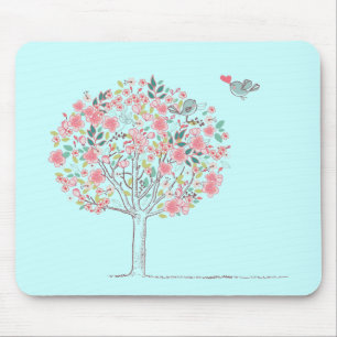 Blühender Baum und Vögel in Liebe Mousepad