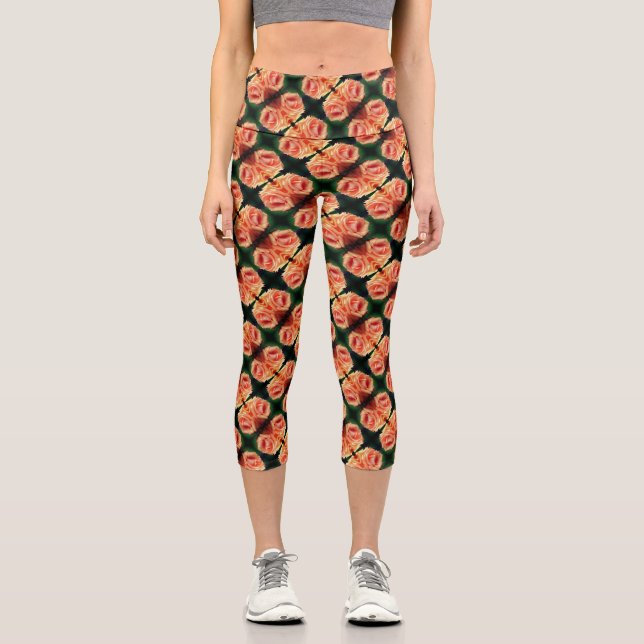 Blühendes Peach Rose Abstraktes Muster Capri Leggings (Vorderseite)