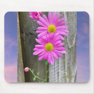 Blume auf dem Zaun-Mauspad. Mousepad