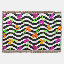 Blume auf schwarz-weißem Hintergrund Decke